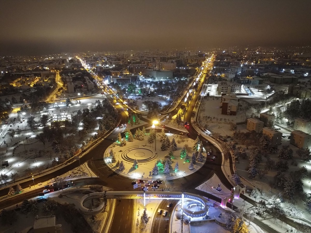 Erzurum'un Tarihi Yapıları Kar Altında Görüntülendi