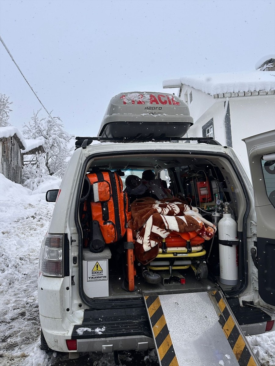 Samsun'da UMKE Ekibi Kar Yağışı Altında Hayat Kurtardı