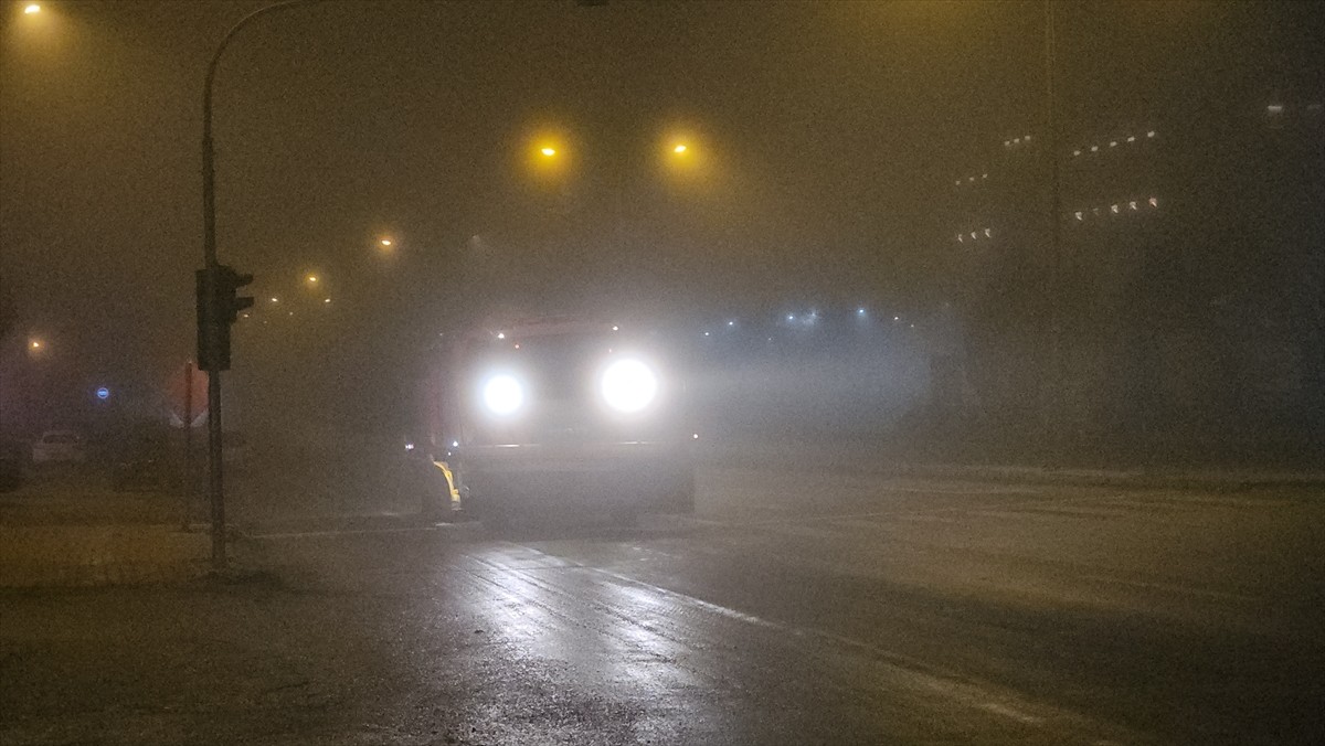 Kulu'da Yoğun Sis Ulaşımı Olumsuz Etkiliyor