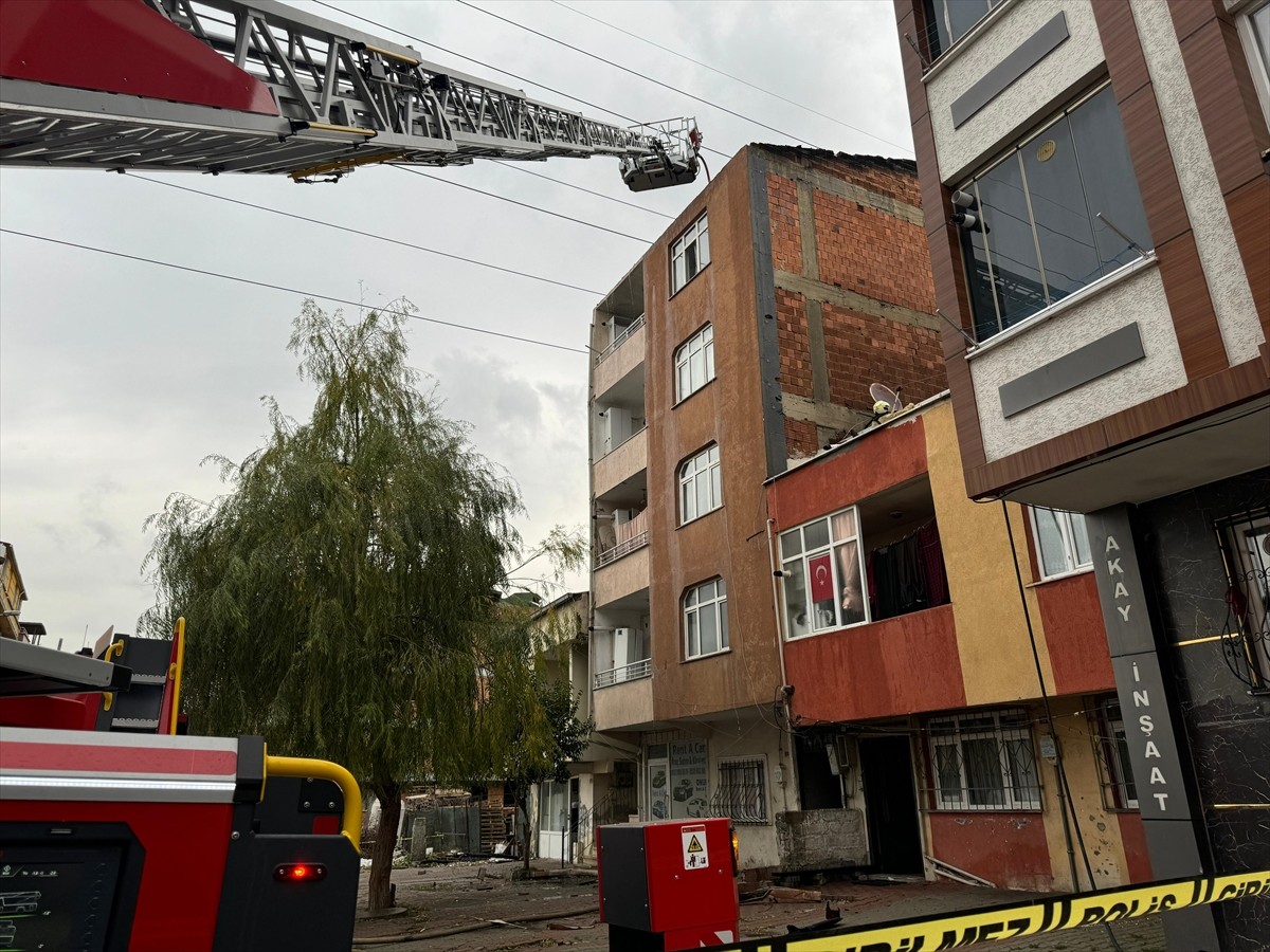 Başakşehir'de Yangın: İki Bina Hasar Gördü