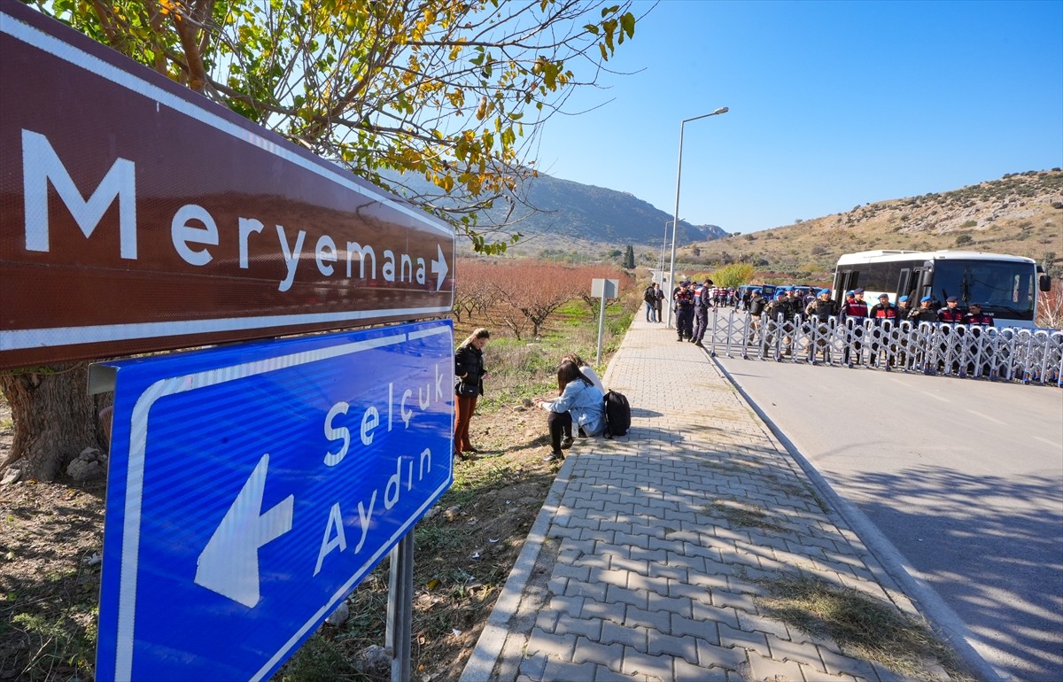 CHP Genel Başkanı Özgür Özel'den Meryemana Evi Otoparkı Açıklaması