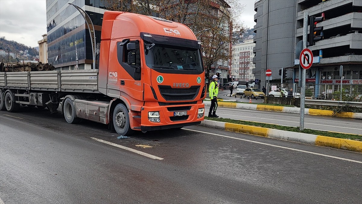 Zonguldak'ta Tırın Çarptığı Yaya Hayatını Kaybetti