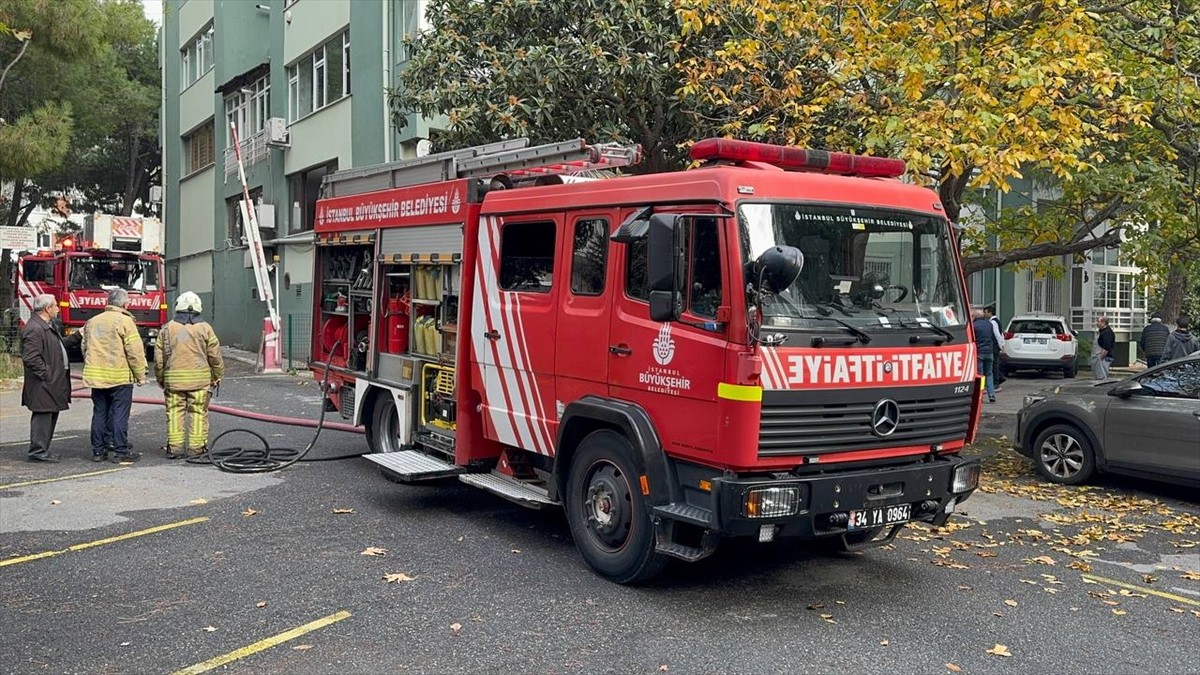 Kadıköy'deki Restoran Bacasında Yangın Çıktı