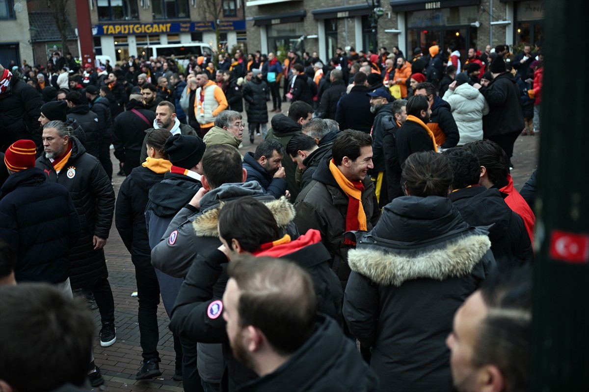 Galatasaray Taraftarları AFAS Stadı'na Yola Çıktı