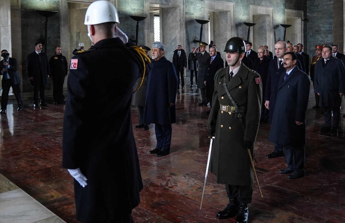 Umman Sultanı Heysem Bin Tarık Anıtkabir'i Ziyaret Etti