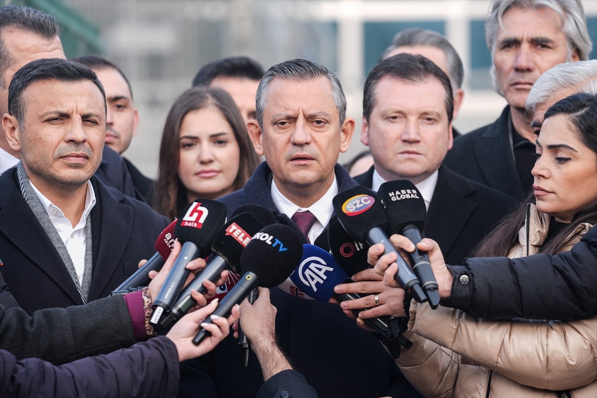 CHP Genel Başkanı Özgür Özel, Ahmet Özer'i Cezaevinde Ziyaret Etti