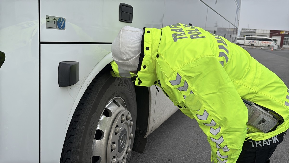 Kayseri'de Bayram Öncesi Otobüs Lastik Denetimi