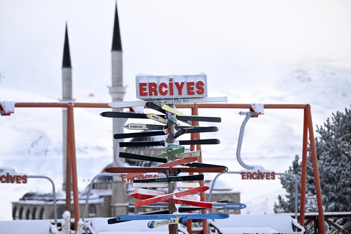 Erciyes'te Erken Yağan Kar İşletmecileri Sevindiriyor