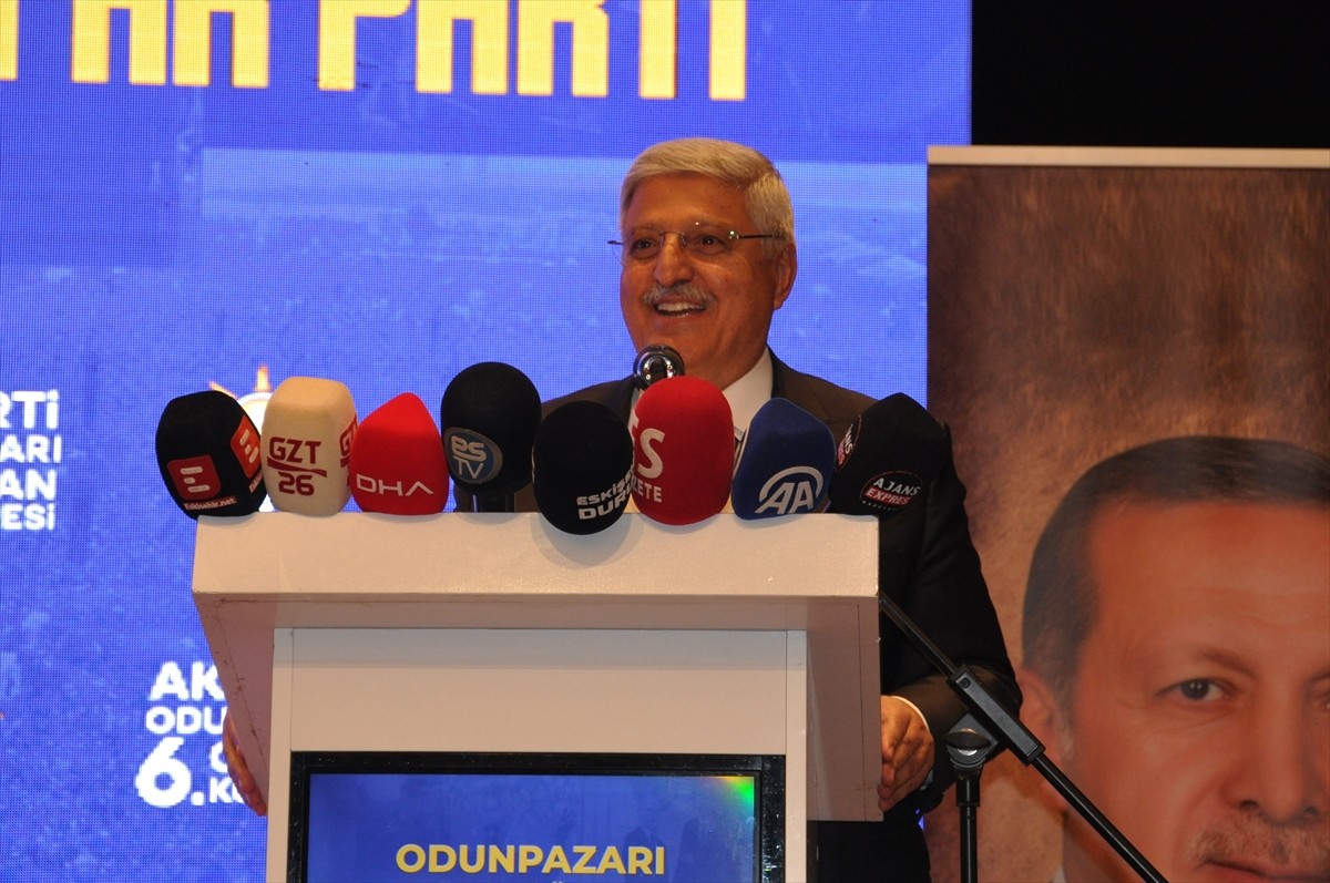 AK Parti Genel Başkan Yardımcısı Demiröz Eskişehir'de Kongre Konuşması Yaptı