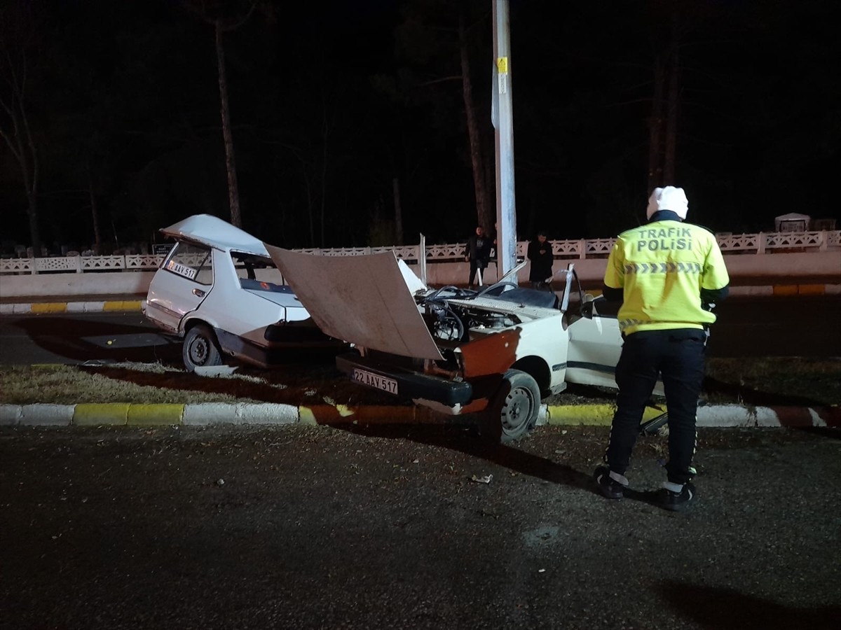 Edirne'de Trafik Kazası: Bir Ölü, Bir Yaralı