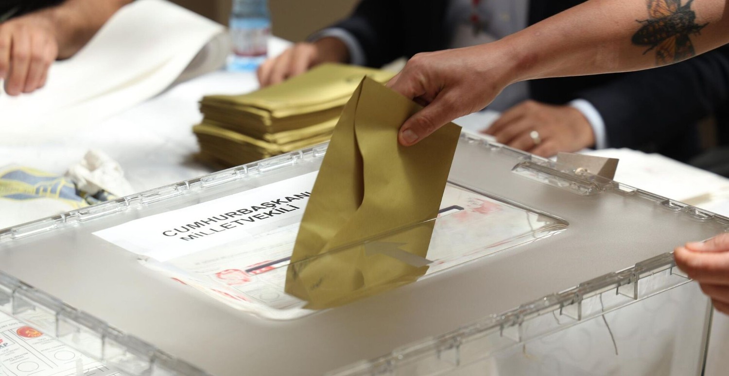 Seçimde bir ilk yaşanıyor! Türkiye ikinci tura gidiyor! Yurt dışı hazır oy verme işlemi başladı
