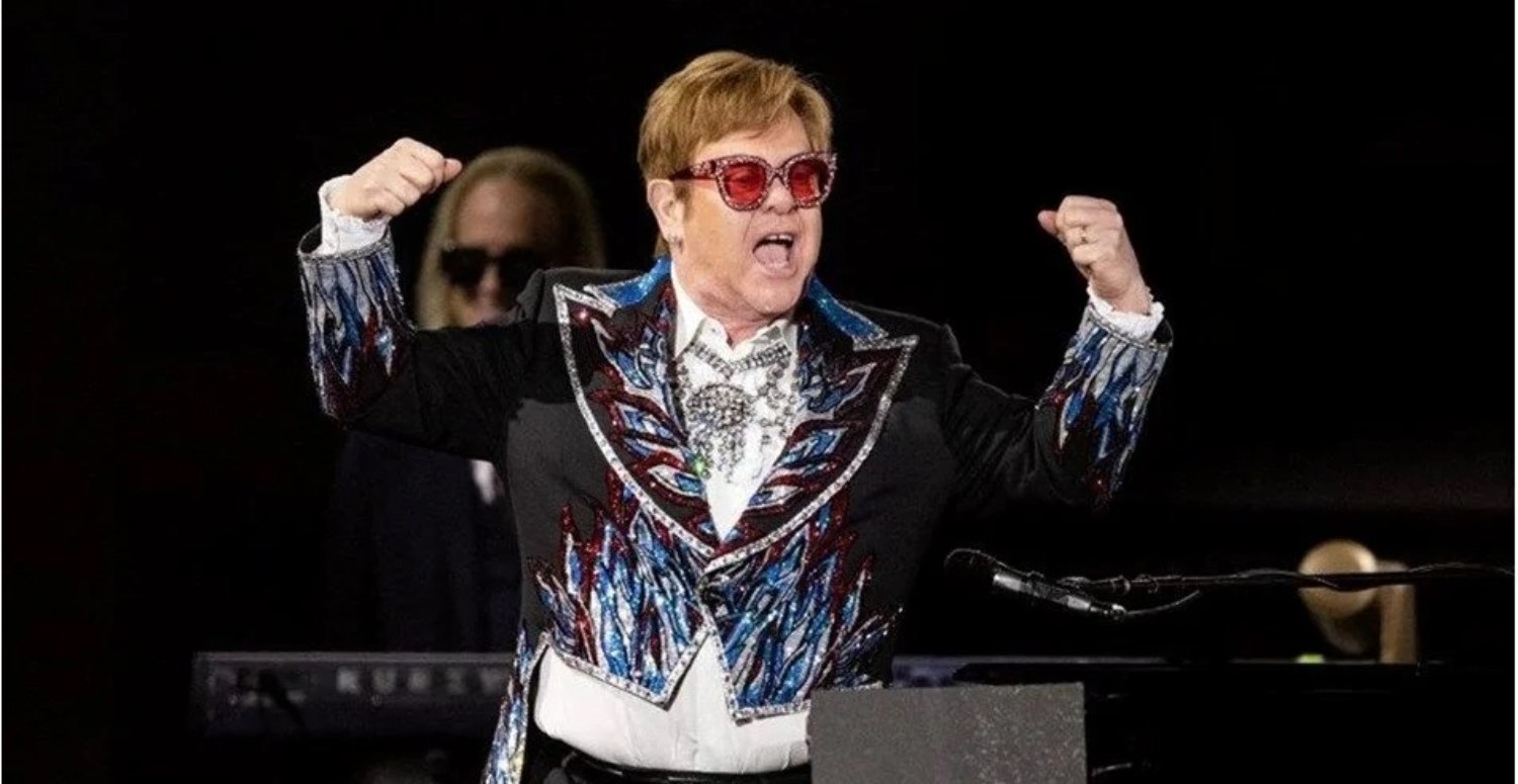 Ev kazası geçiren ve hastaneye kaldırılan Elton John taburcu edildi