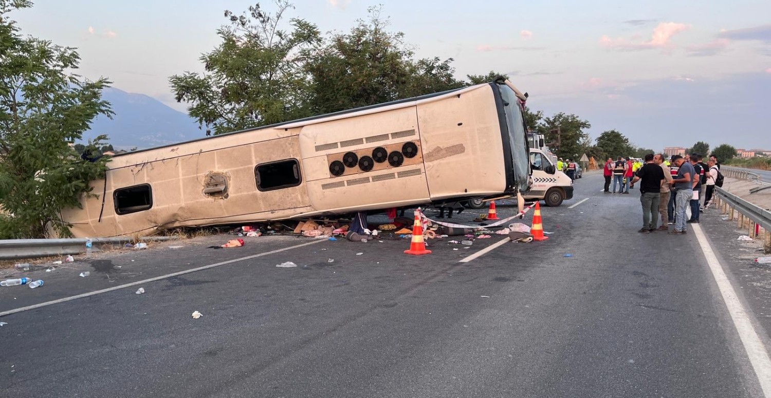 Denizli Honaz'da katliam gibi kaza! Kamyon ile yolcu otobüsü çarpıştı: 6 ölü, 43 yaralı