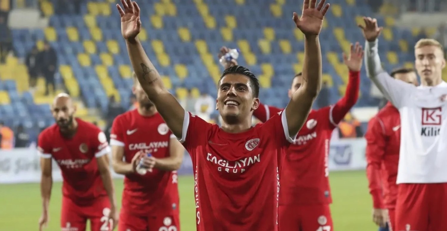 3 futbolcu Antalyaspor'dan ayrıldı
