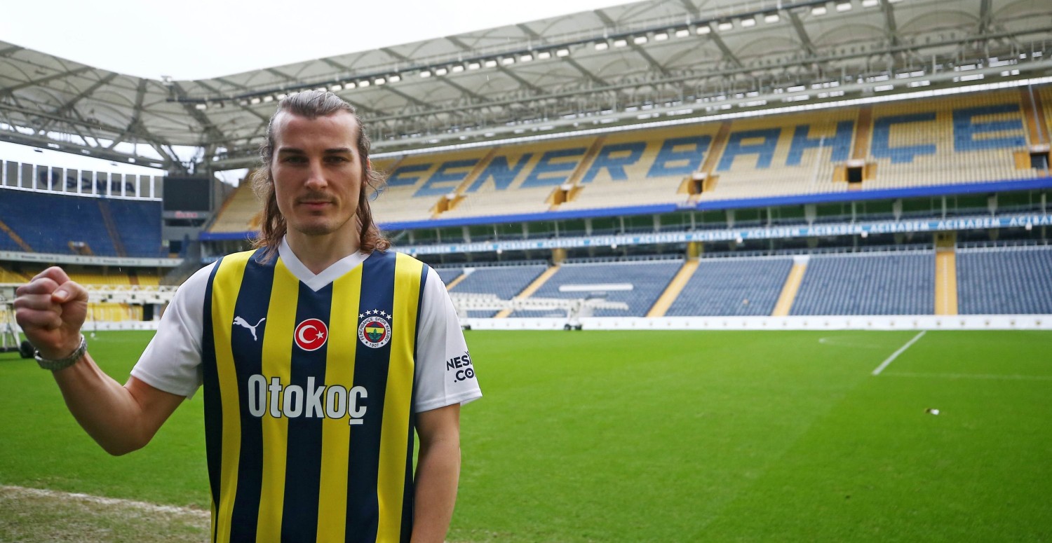 Fenerbahçe'nin yıldızı Çağlar Söyüncü evliliğe ilk adımını attı