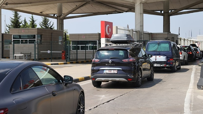 Yabancı plaka araçla Türkiye'ye gelenler dikkat