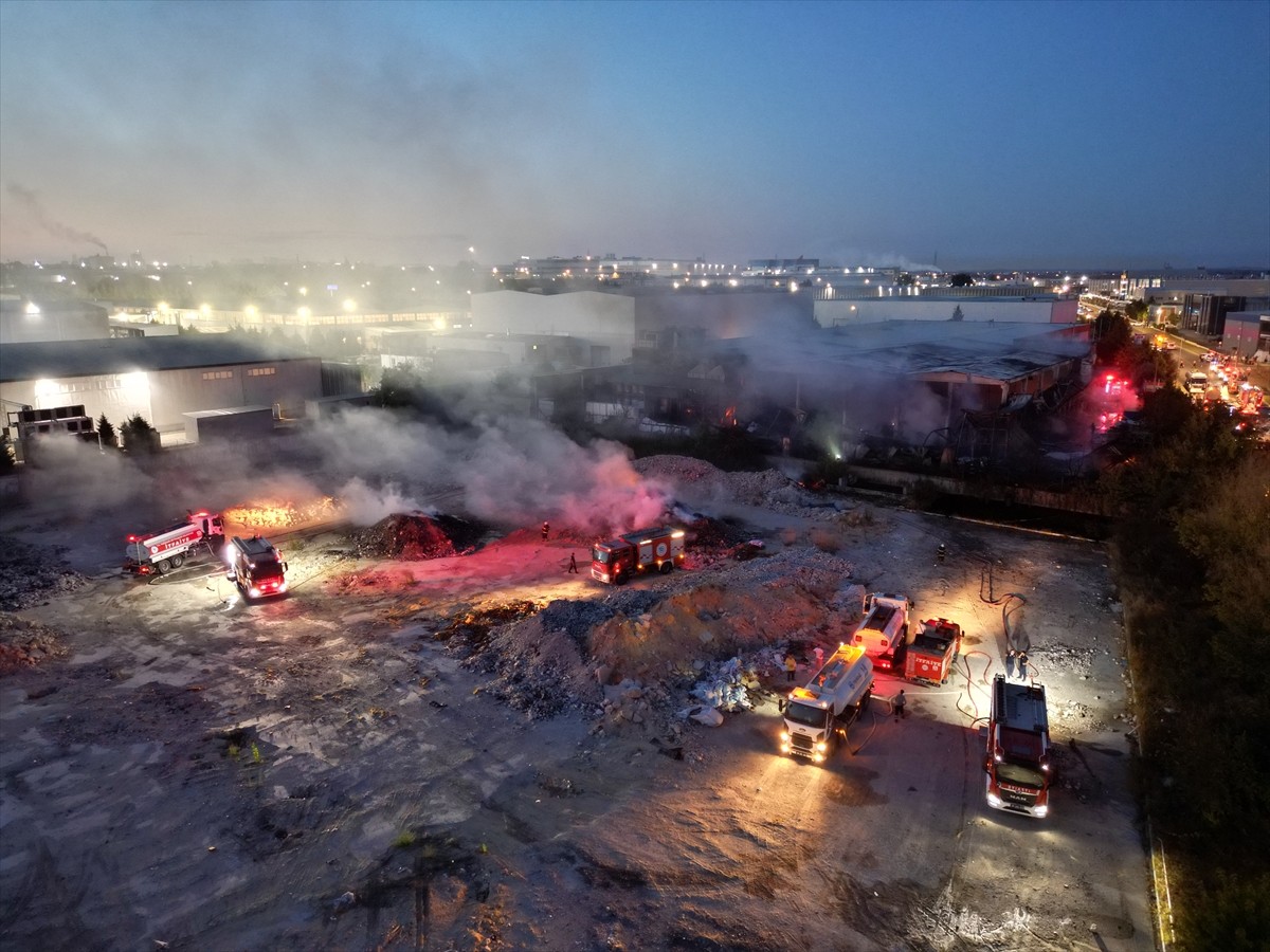 Tekirdağ'daki Fabrika Yangını Kontrol Altına Alındı