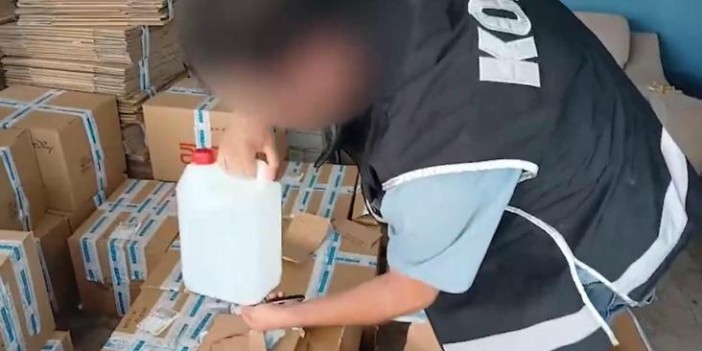 İzmir’de 5,8 ton taklit etiketli etil alkol ele geçirildi