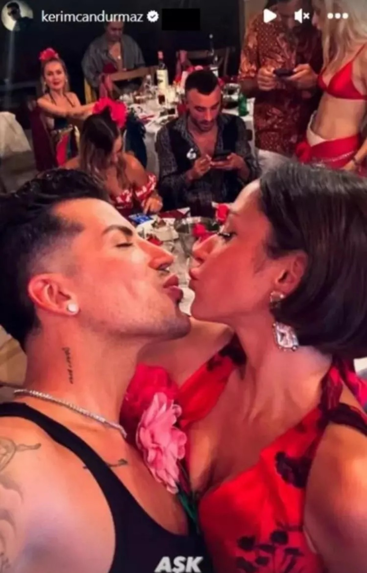 Zeynep Bastık, doğum gününde Kerimcan Durmaz ile dudak dudağa poz verdi