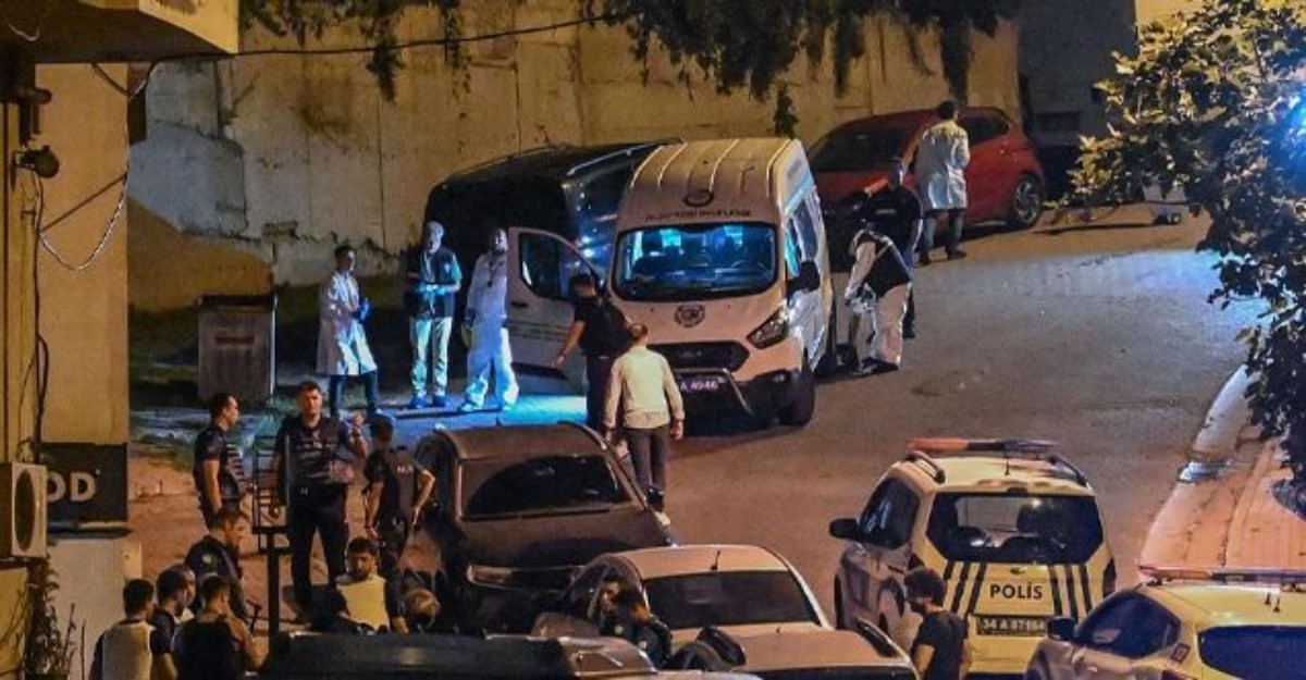 Kağıthane'deki uyuşturucu baskınında şüphelilerden polise silahlı saldırı 1 polis şehit düştü!
