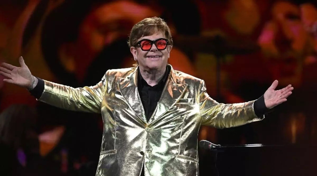 Ev kazası geçiren ve hastaneye kaldırılan Elton John taburcu edildi