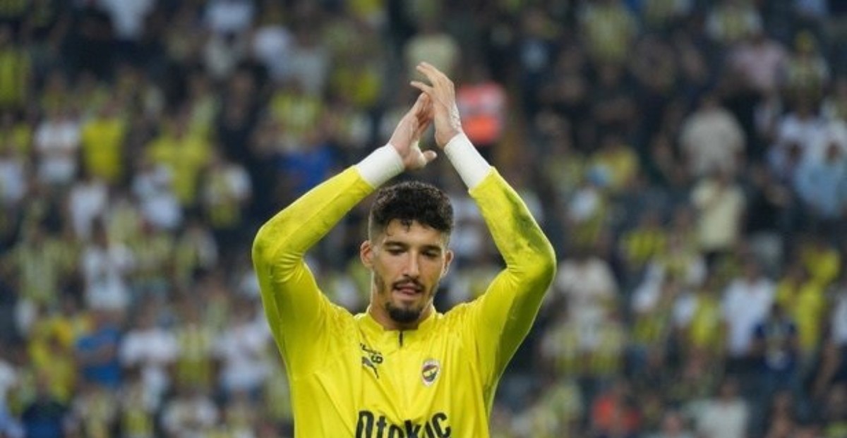 Fenerbahçe'ye veda eden Altay Bayındır, Manchester United’a imzayı attı