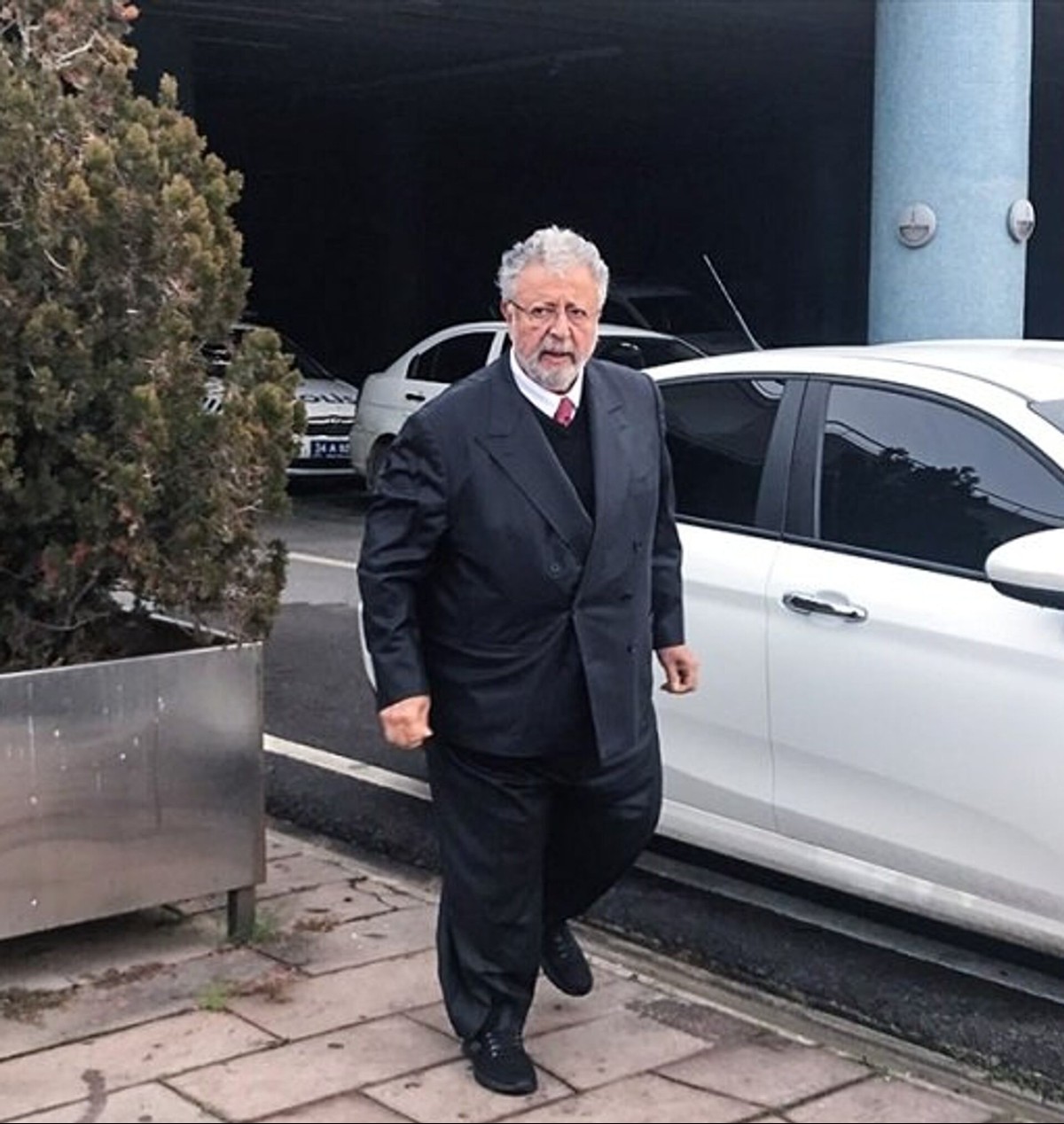 Türk tiyatro ve sinemasının usta ismi Metin Akpınar'ı