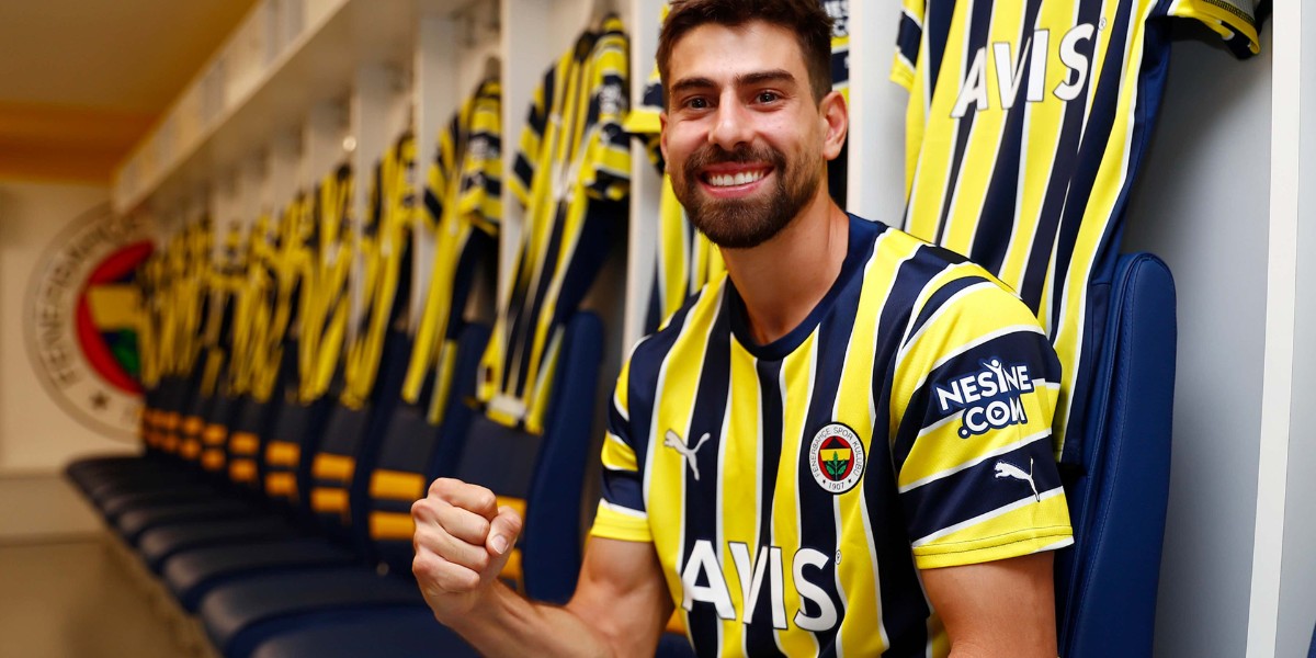 bu iki isim takımdan ayrılıyor