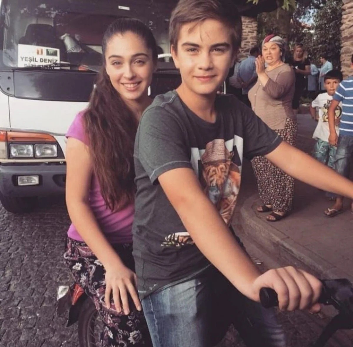 Cemre Baysel'in yıllar önceki hali