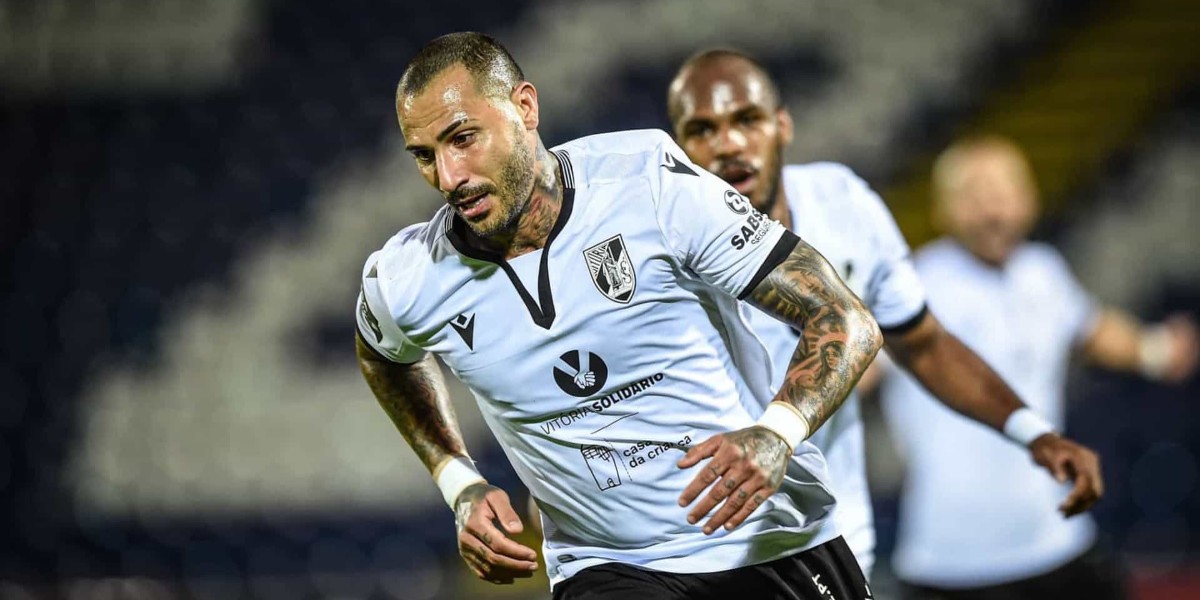 yıldız futbolcudan kafaları karıştıran paylaşım