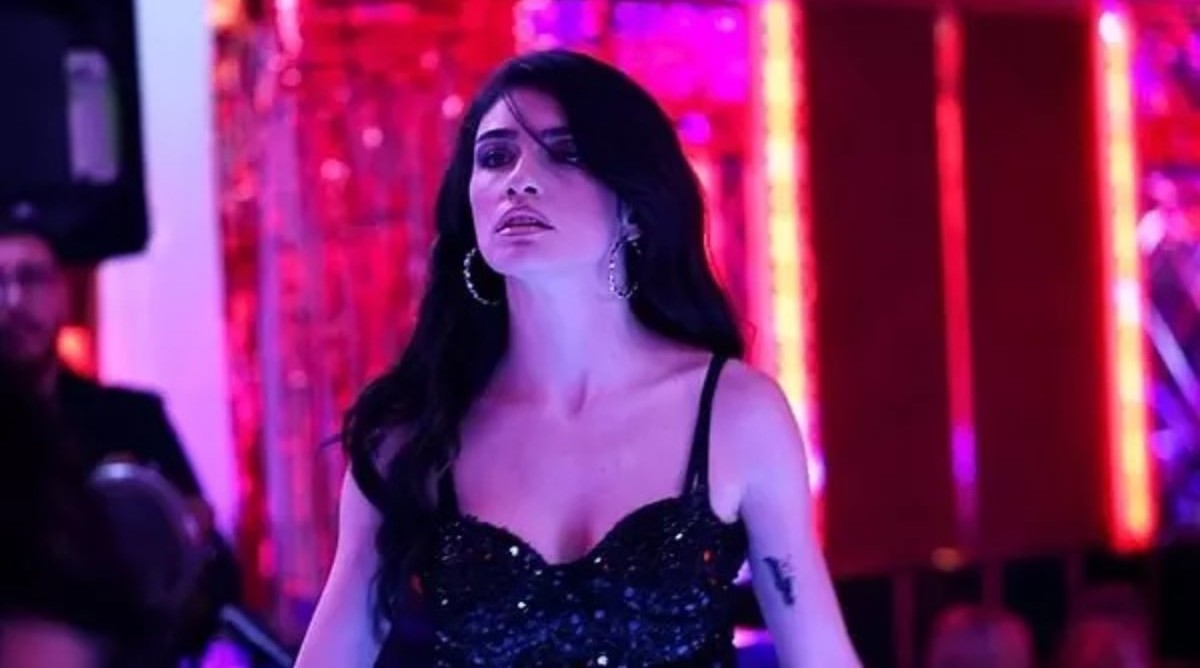 Hazar Ergüçlü'nün farklı kombini sosyal medyayı ikiye böldü