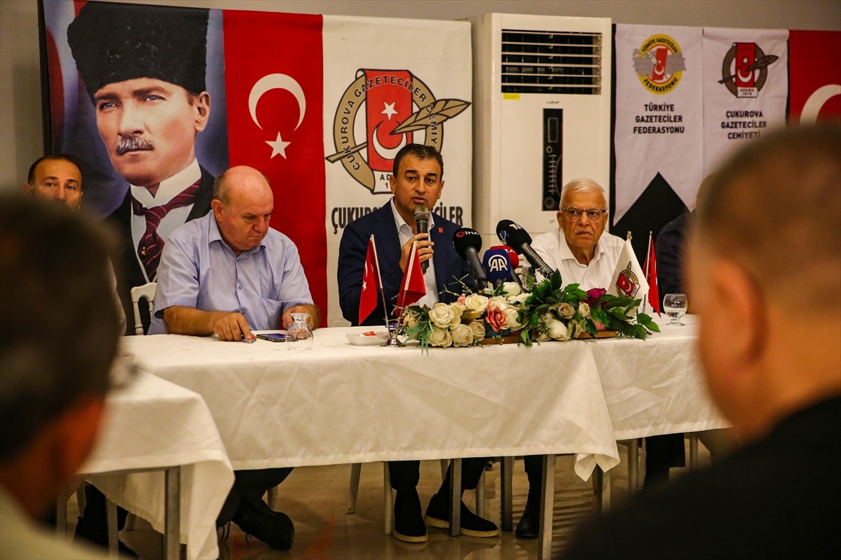 CHP Genel Başkan Yardımcısı ve Adana Milletvekili Burhanettin Bulut, gazetecilerle bir araya...