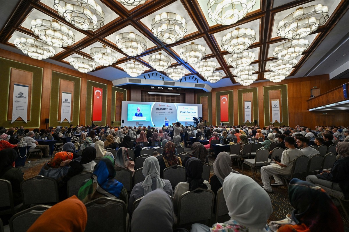 Anadolu Federasyonu tarafından Kızılcahamam'daki bir otelde dün başlayan ve "insan bozumu"...