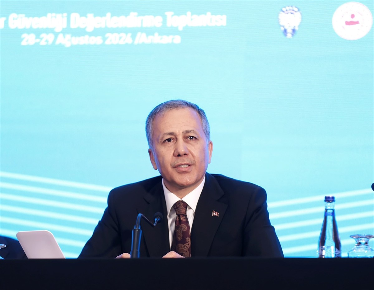 İçişleri Bakanı Ali Yerlikaya, Polis Müzesi'ndeki Şehit Demet Sezen Konferans Salonu'nda...