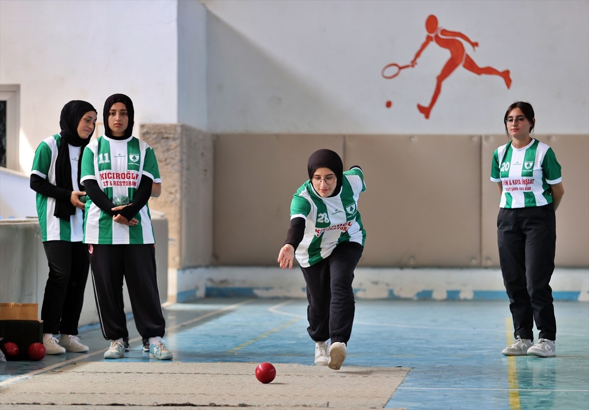 İskoçya'nın Ayr bölgesinde 3-8 Eylül'de düzenlenecek Avrupa Şampiyonası'nda mücadele edecek Bocce...