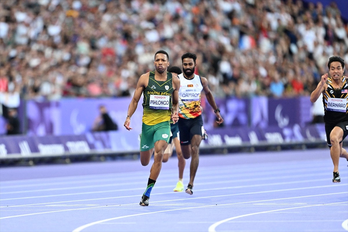 Paris 2024 Paralimpik Oyunları'nda Para Atletizm Erkekler 100 m - T44 finalinde Güney Afrika...