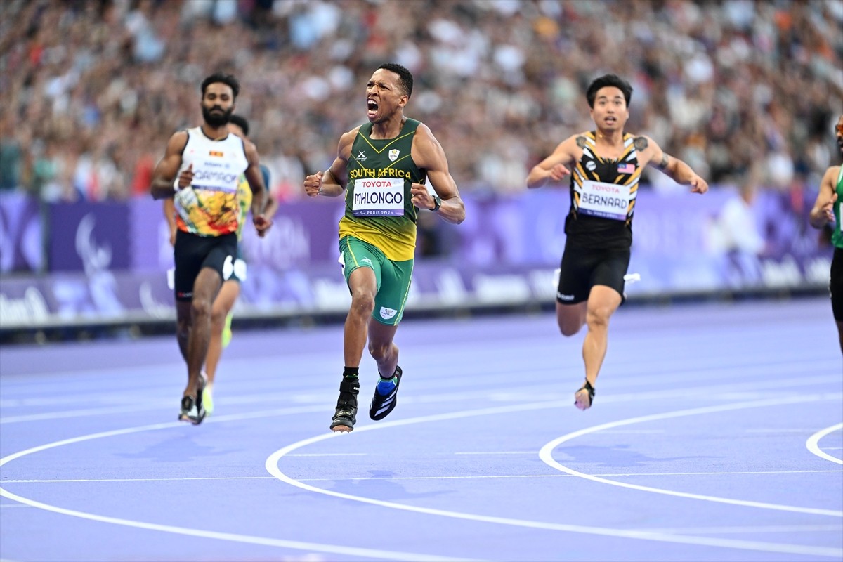 Paris 2024 Paralimpik Oyunları'nda Para Atletizm Erkekler 100 m - T44 finalinde Güney Afrika...
