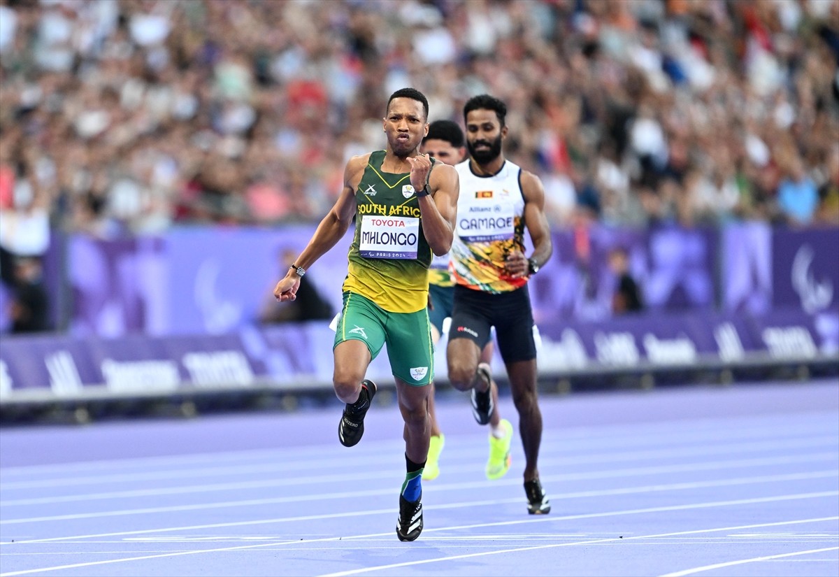 Paris 2024 Paralimpik Oyunları'nda Para Atletizm Erkekler 100 m - T44 finalinde Güney Afrika...