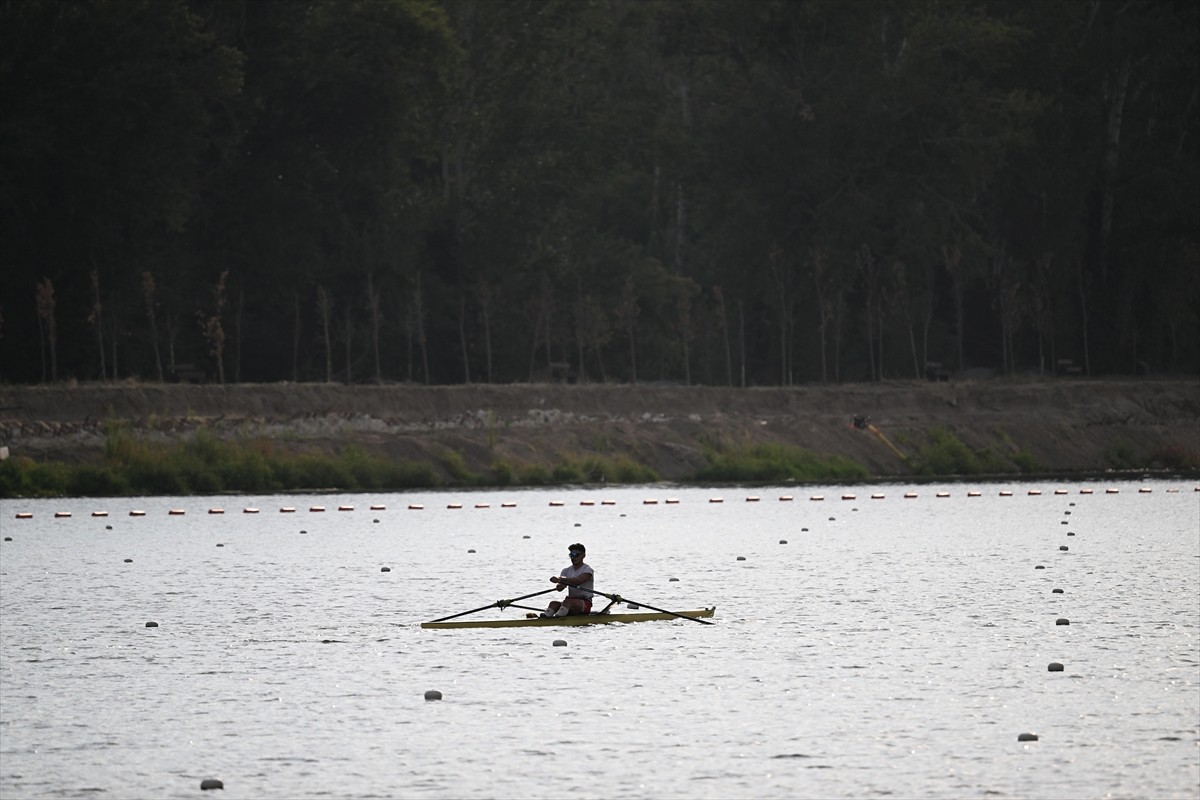 Kürek Milli Takımı, Edirne'de yapılacak 23 Yaş Altı Avrupa Kürek Şampiyonası hazırlıklarını...