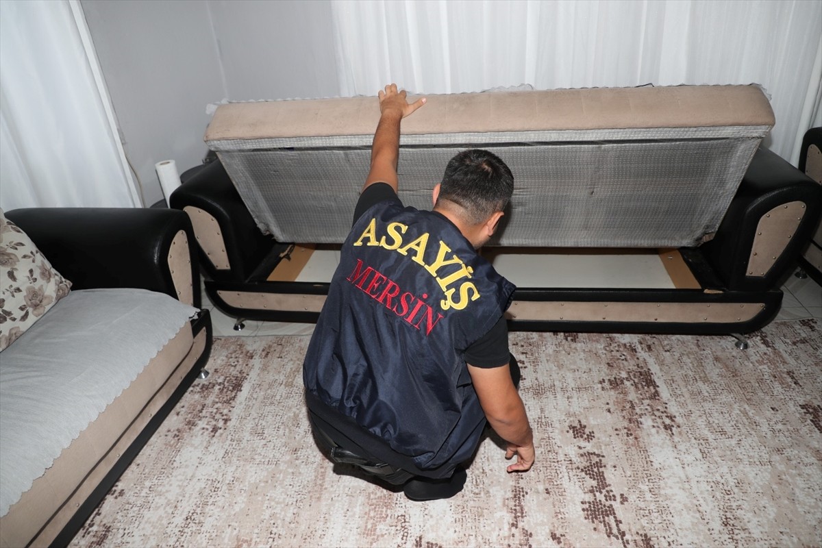 Mersin'de çeşitli suçlardan kesinleşmiş hapis cezası bulunan 52 hükümlü yakalandı. Ekipler...