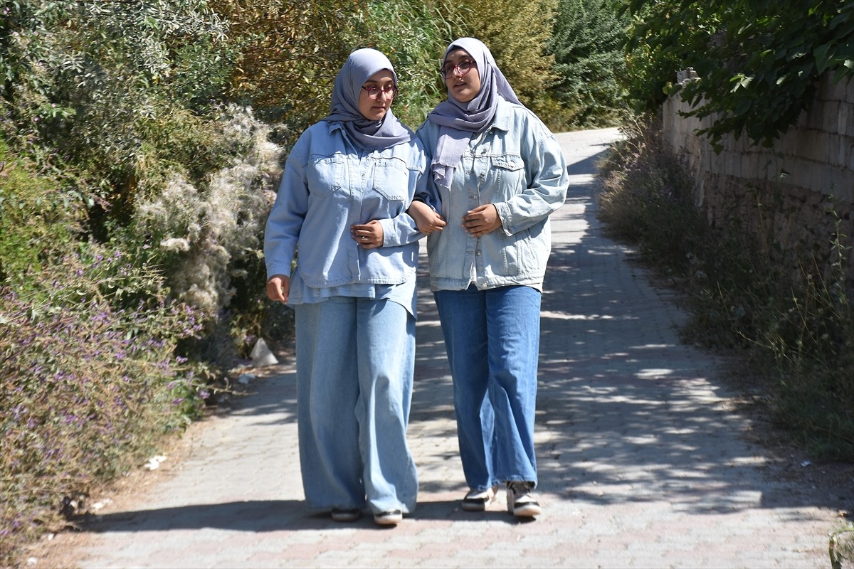 Van'da geçen yıl Yükseköğretim Kurumları Sınavı'nda (YKS) daha yüksek puan almasına rağmen eğitim...