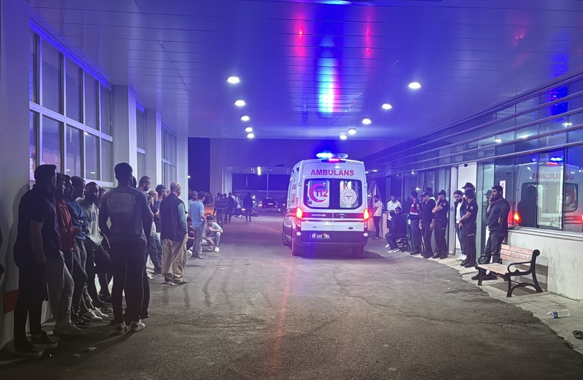 Erzurum-Bayburt kara yolunda yapımı süren Kop Tüneli'nde meydana gelen kısmi göçükte 1 işçi öldü...