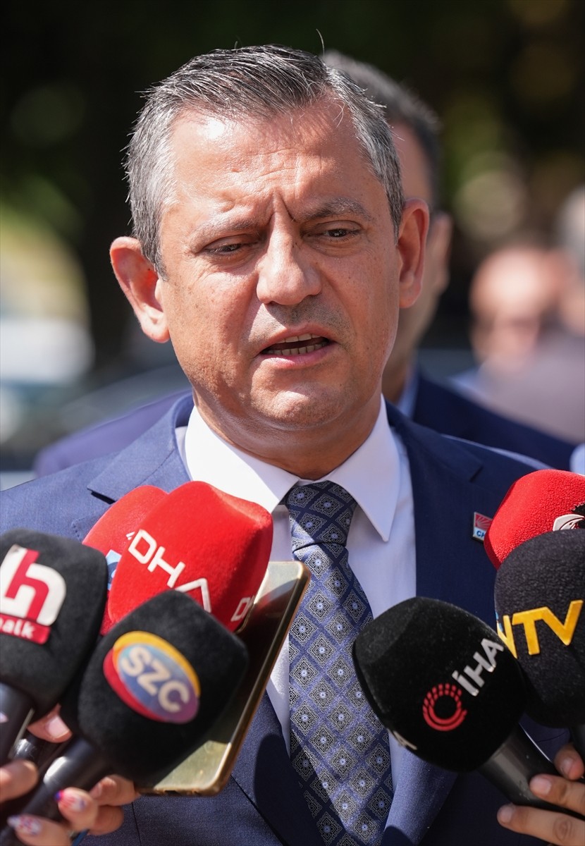 CHP Genel Başkanı Özgür Özel, İsrail askerlerince öldürülen aktivist Ayşenur Ezgi Eygi için İzmir...