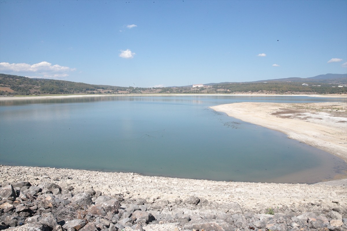 Bolu'nun içme suyu ihtiyacının karşılandığı Gölköy Baraj Gölü'nde su seviyesi yüzde 30'un altına...