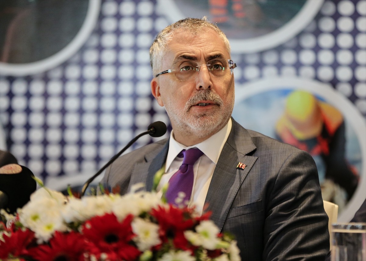 Çalışma ve Sosyal Güvenlik Bakanı Vedat Işıkhan, İŞKUR'un yılbaşından itibaren işe yerleşmesine...