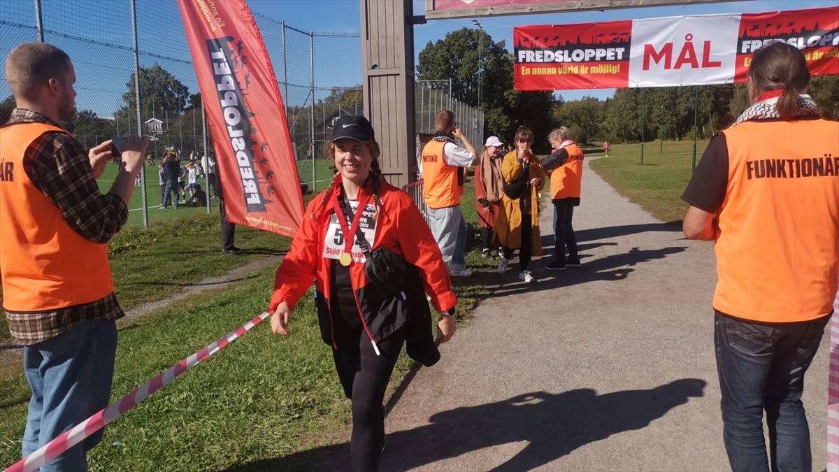 İsveç'in başkenti Stockholm'de Filistin'le dayanışma gösterisi için toplanan kalabalık, İsveç...