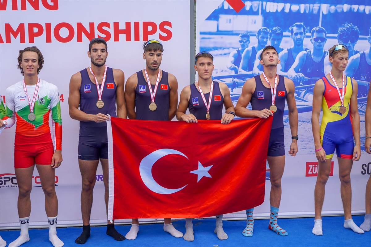 Edirne'de Meriç Nehri'nde oluşturulan parkurda düzenlenen Balkan Kürek Şampiyonası tamamlandı....