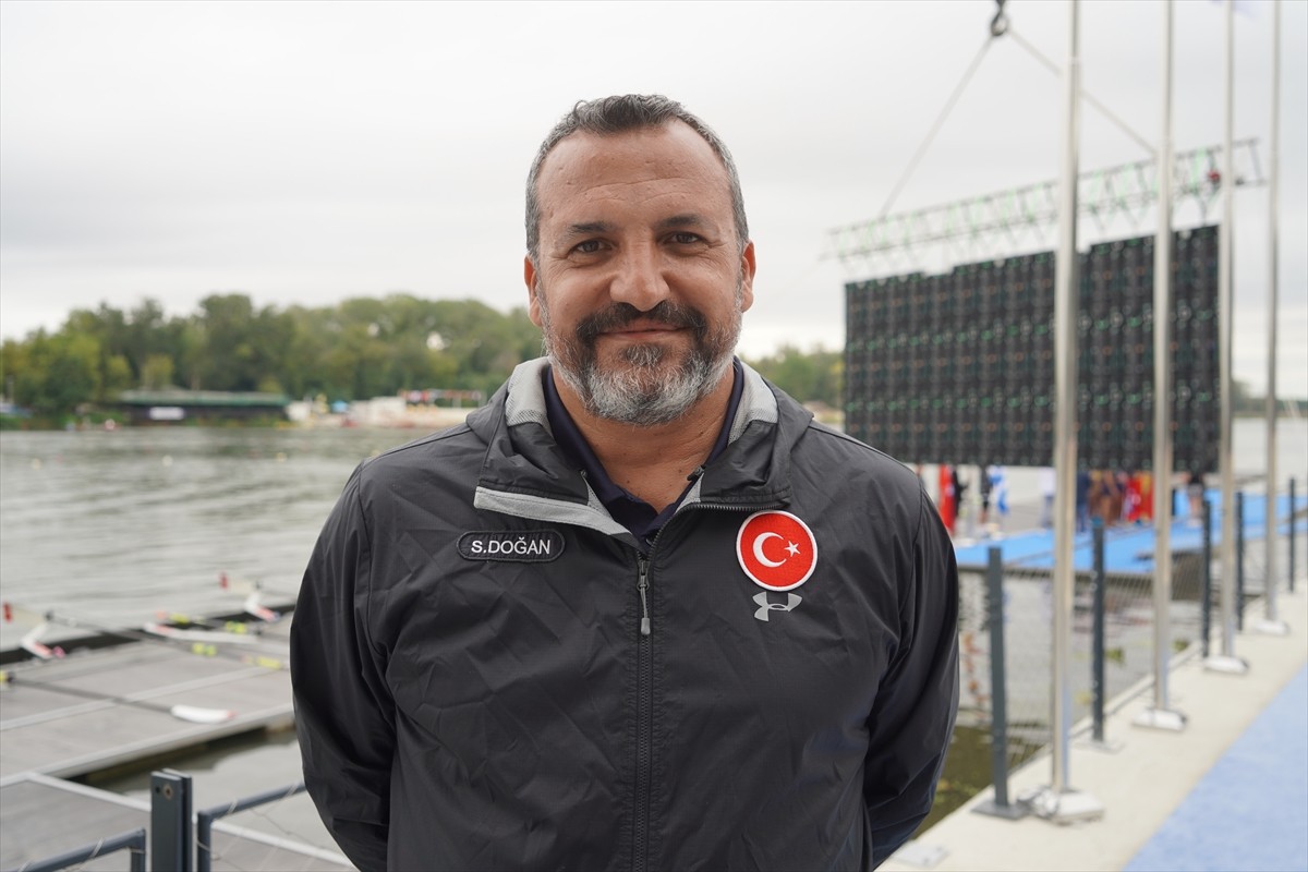 Edirne'de Meriç Nehri'nde oluşturulan parkurda düzenlenen Balkan Kürek Şampiyonası tamamlandı....