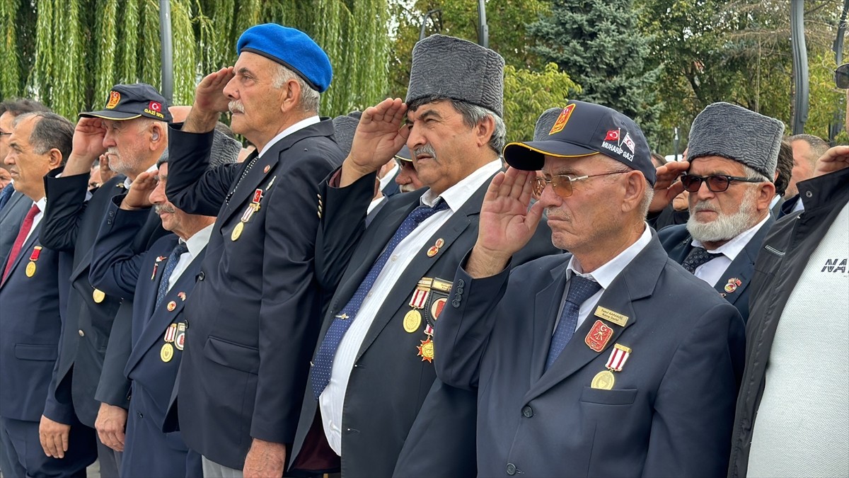 Bolu'da 19 Eylül Gaziler Günü dolayısıyla törenler düzenlendi.