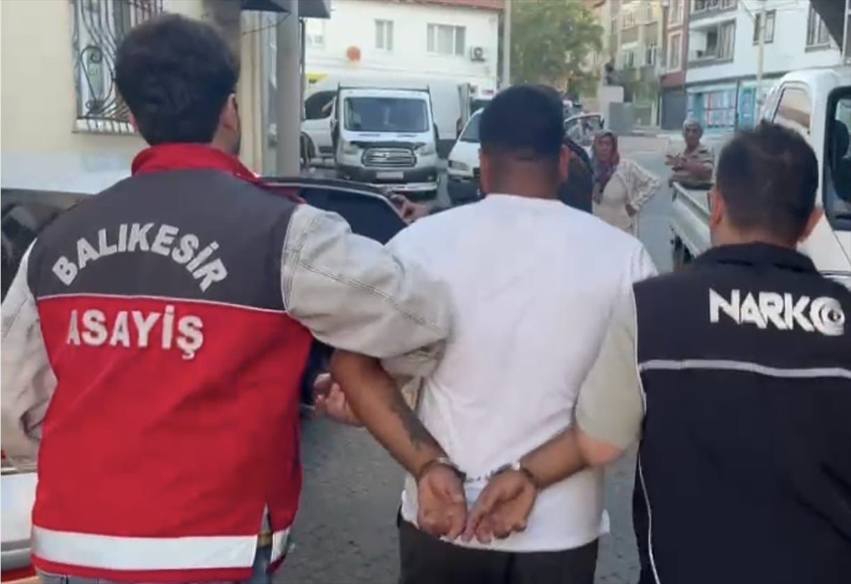 Balıkesir, İstanbul ve Bursa'da düzenlenen uyuşturucu operasyonlarında gözaltına alınan 52...